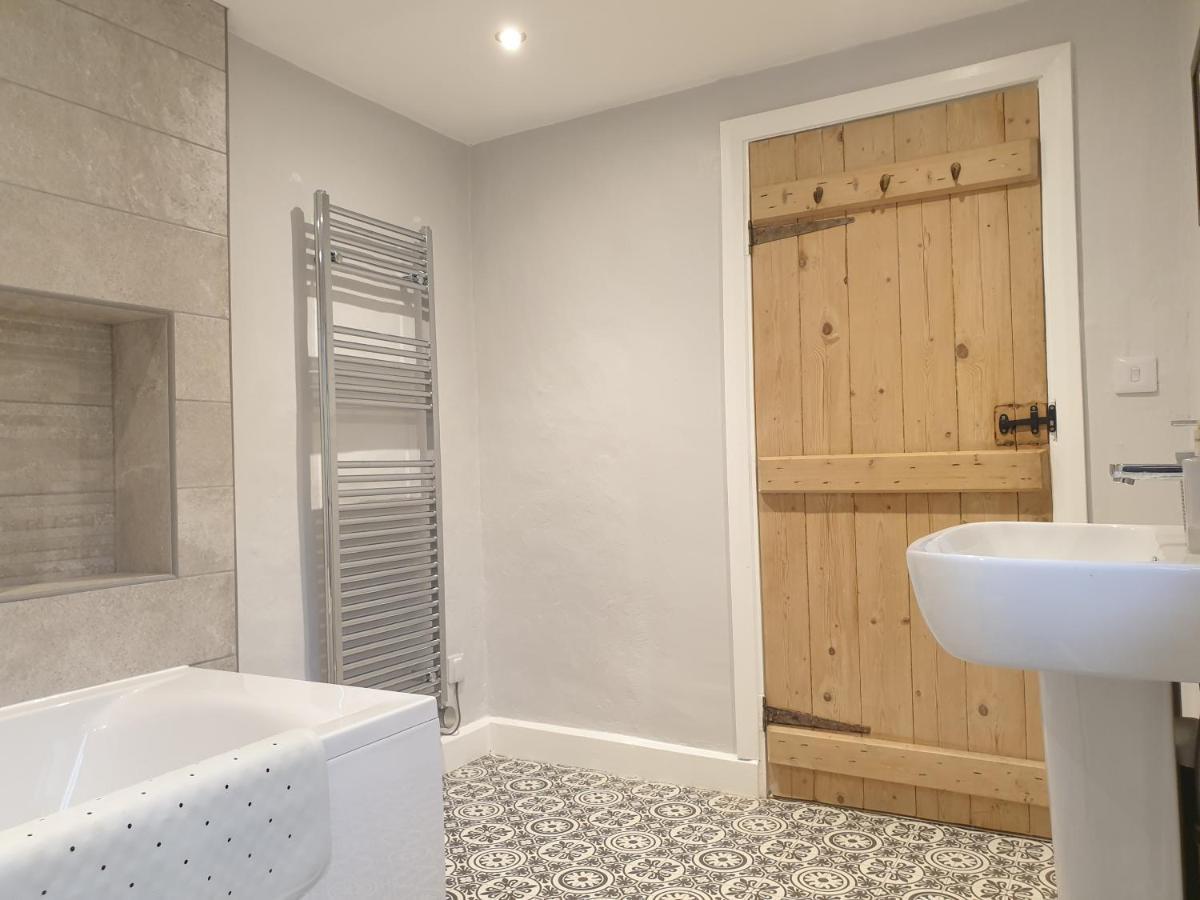 No8 3 Bed Cottage Winter Deals Offered 3 Nights Or More Nov-Mar Backbarrow Room photo
